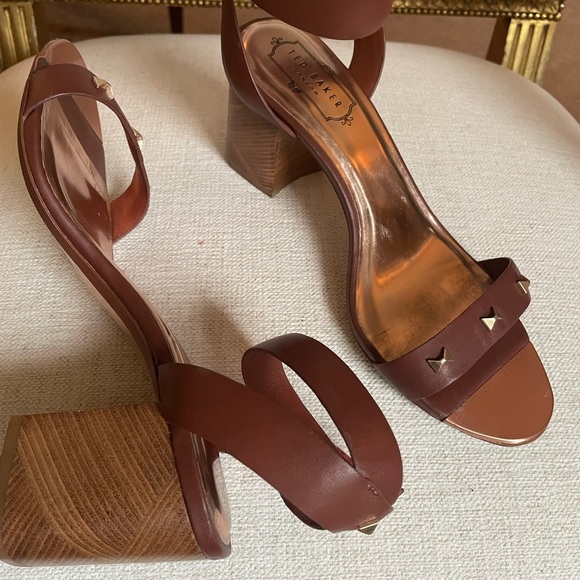 TED BAKER 39 Biah Brown 100% Leather Wood Block Heel Ankle Sandle With Bow Studs - Picture 6 of 14